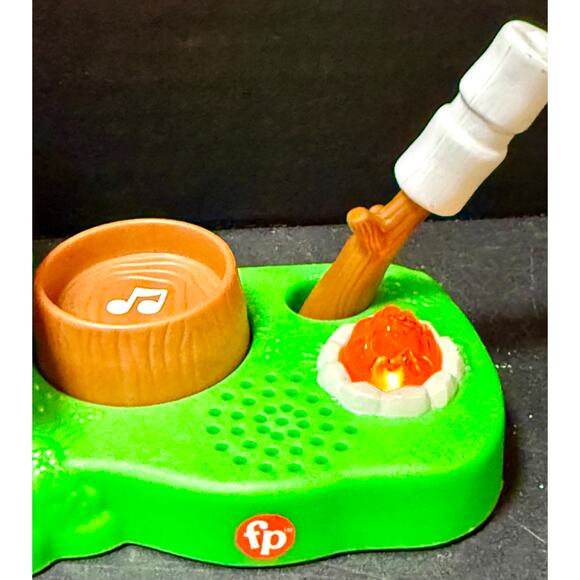 Fisher Price Little People Cabin Toddler Playset w/ Camp Fire Light complete - Picture 4 of 5